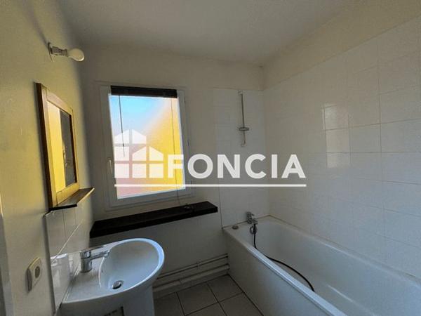 Location Maison 5 pièces 109.5 m² - 43 RUE CLAUDIE HAIGNERE Franqueville St Pierre 76520