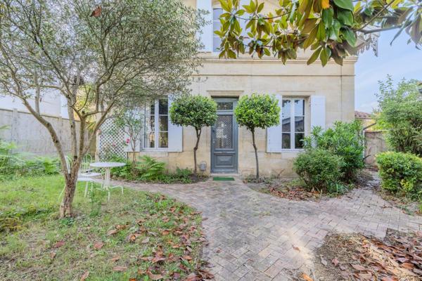 Élégante maison bourgeoise en pierre avec jardin intime au cœur de Saint-Augustin