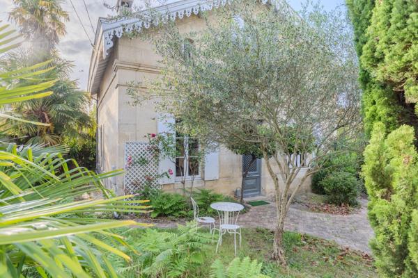 Élégante maison bourgeoise en pierre avec jardin intime au cœur de Saint-Augustin