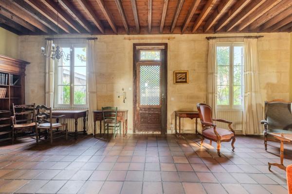Élégante maison bourgeoise en pierre avec jardin intime au cœur de Saint-Augustin
