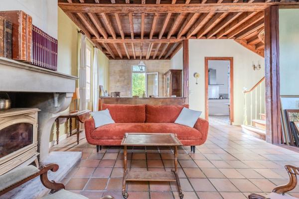 Élégante maison bourgeoise en pierre avec jardin intime au cœur de Saint-Augustin