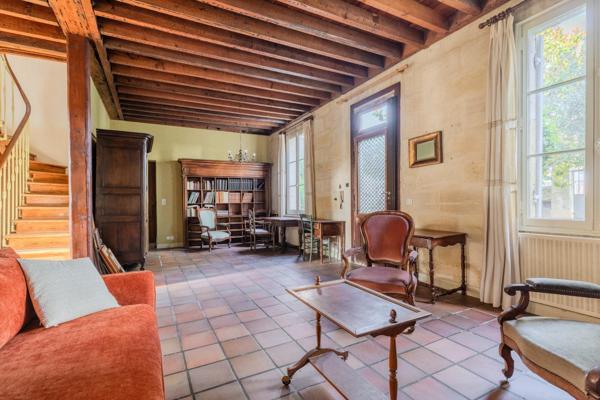 Élégante maison bourgeoise en pierre avec jardin intime au cœur de Saint-Augustin