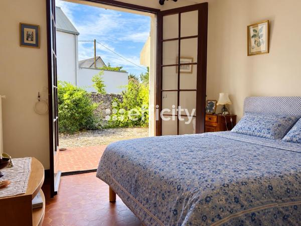 Maison
         5 pièces
        - 176 m² 549 000 € *