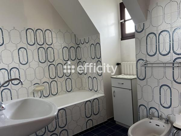 Maison
         5 pièces
        - 176 m² 549 000 € *