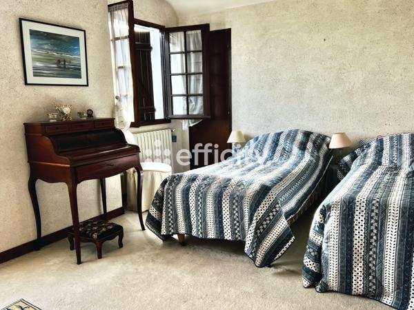 Maison
         5 pièces
        - 176 m² 549 000 € *