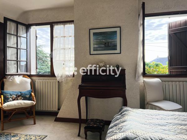 Maison
         5 pièces
        - 176 m² 549 000 € *