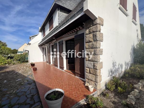 Maison
         5 pièces
        - 176 m² 549 000 € *
