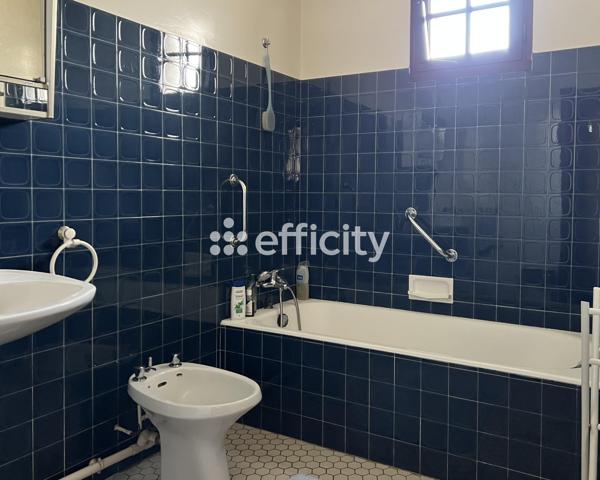 Maison
         5 pièces
        - 176 m² 549 000 € *
