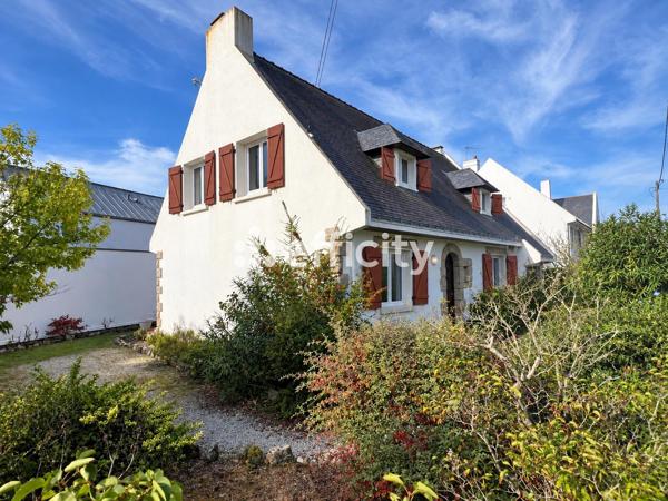 Maison
         5 pièces
        - 176 m² 549 000 € *