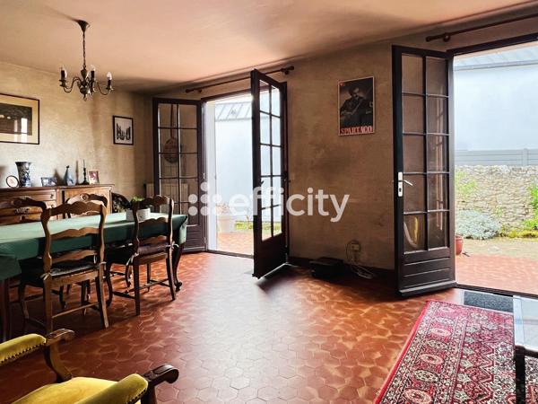 Maison
         5 pièces
        - 176 m² 549 000 € *
