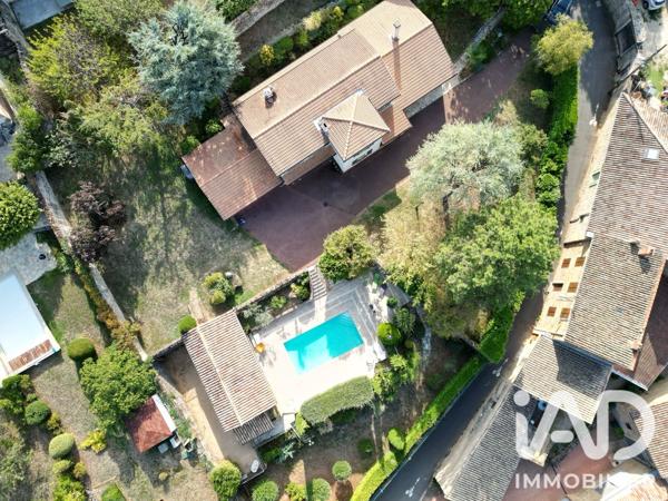 Maison à vendre 9 pièces 220 m² Saint-Cyr-au-Mont-d'Or
