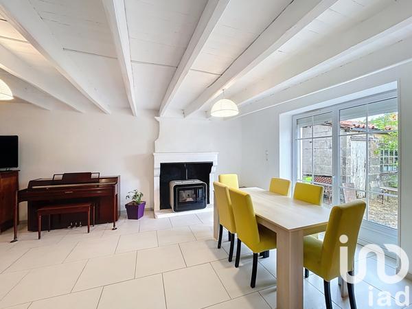 Maison à vendre 5 pièces 141 m² Saint-Hilaire-des-Loges