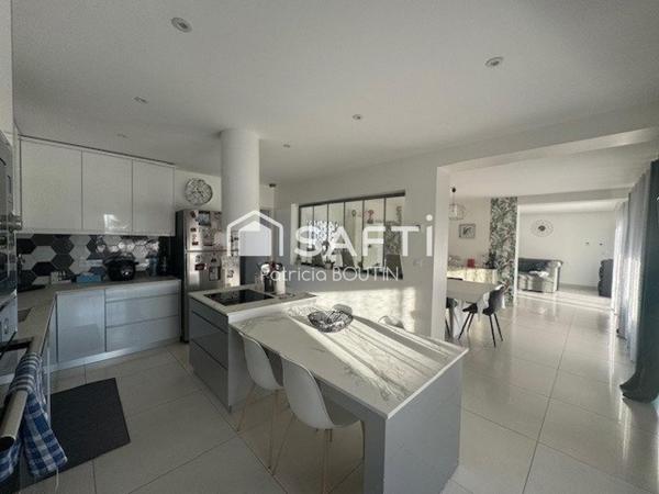 MAISON CONTEMPORAINE 6 CHAMBRES + PISCINE + GARAGE