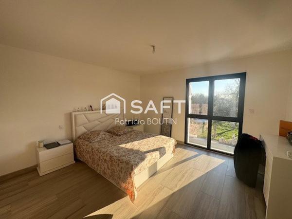 MAISON CONTEMPORAINE 6 CHAMBRES + PISCINE + GARAGE