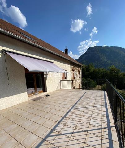 Maison
         13 pièces
        - 236 m² Bien prestige 498 000 € *