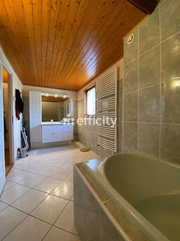 Maison
         13 pièces
        - 236 m² Bien prestige 498 000 € *