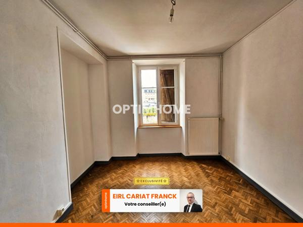DEUX APPARTEMENTS SUR 154 M² ET COMMERCE DE 100 M², L’ENSEMBLE SUR 574 M² DE TERRAIN CLOS :