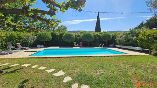 Belle maison familiale avec piscine sur terrain plat et arboré