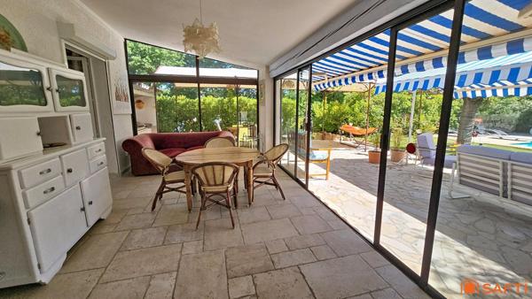 Belle maison familiale avec piscine sur terrain plat et arboré