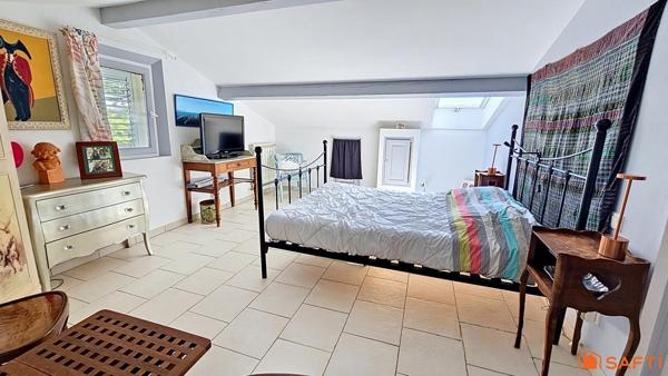 Belle maison familiale avec piscine sur terrain plat et arboré
