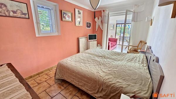Belle maison familiale avec piscine sur terrain plat et arboré