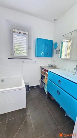 Belle maison familiale avec piscine sur terrain plat et arboré