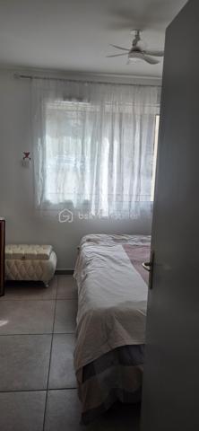 Prix attractif : 100 000 Euros

 Appartement entièrement rénové et vendu meublé 
Vous recherchez un bien clé en main, sans travaux et immédiatement disponible ? Cet appartement mérite toute votre attention.

Situé  en rez-de-chaussée d'une copropriété de 4 étages, cet appartement offre un cadre de vie pratique et fonctionnelle

 Un séjour lumineux d'environ 17 m² 
 Une cuisine séparée et fonctionnelle de 8 m² 
 Deux chambres d'environ 9 m² chacun

Les plus:
 Appartement entièrement  rénové, vendu meublé avec mobilier récent
Volets roulants solaires connectés
Moustiquaires sur toutes les fenêtres
Eclairage modulable avec variateur d ambiance
Chauffage collectif au gaz
Cave incluse
 Garage disponible en supplément.

 Un bien idéal pour une résidence principale ou un investissement locatif 
📞 Contactez moi rapidement pour organiser une visite.