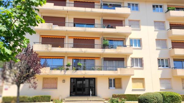 CHARTRES - GRAND T3 - 82 M² AVEC DOUBLE SEJOUR