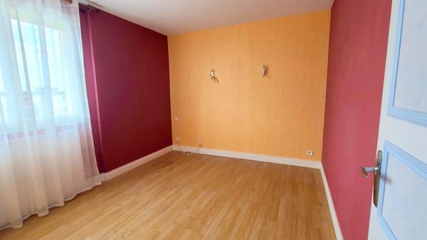 CHARTRES - GRAND T3 - 82 M² AVEC DOUBLE SEJOUR