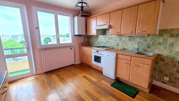CHARTRES - GRAND T3 - 82 M² AVEC DOUBLE SEJOUR