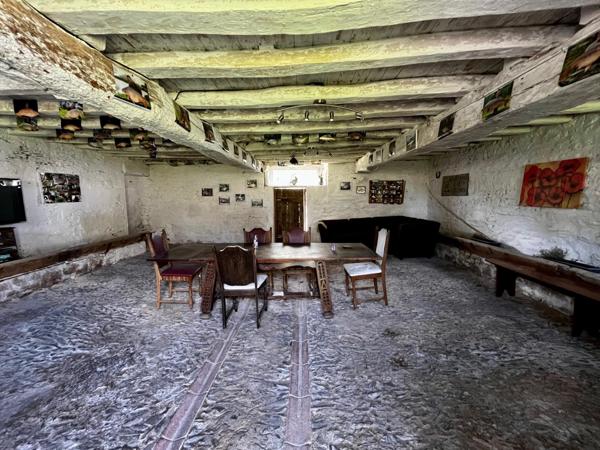 4 Etangs de pêche - Maison renovée - dépendances