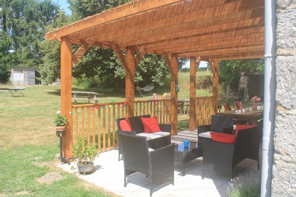 4 Etangs de pêche - Maison renovée - dépendances