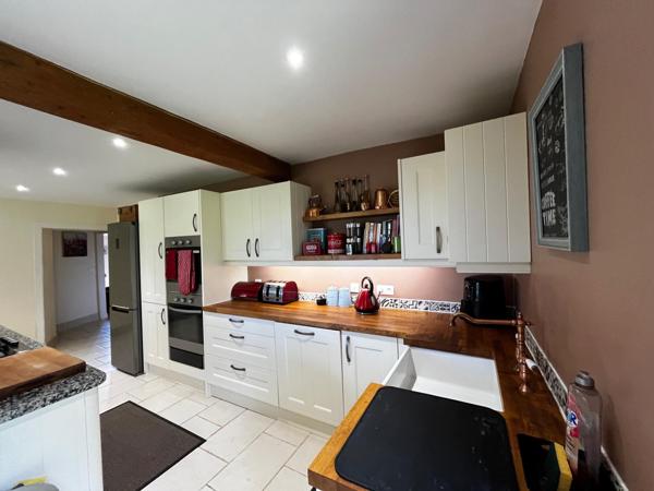 4 Etangs de pêche - Maison renovée - dépendances