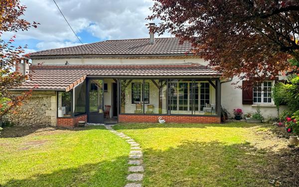 Maison à vendre    6 pièces •  Saint-Astier