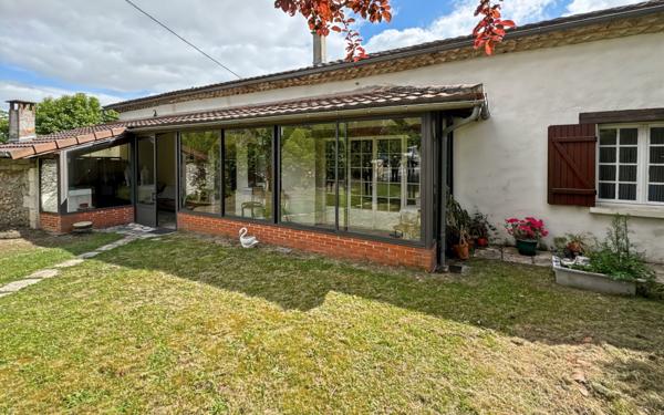 Maison à vendre    6 pièces •  Saint-Astier