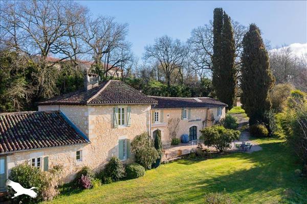 Maison à vendre |  Saint-Lary |  7 pièces | 393 m²