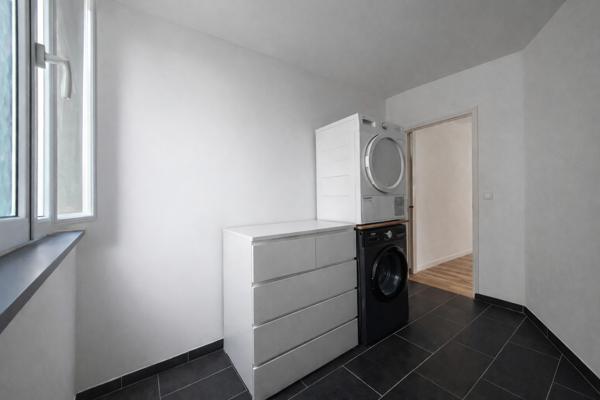 Appartement
         4 pièces
        - 60 m² 299 000 € *