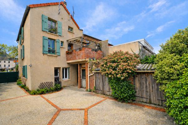 Appartement
         4 pièces
        - 60 m² 299 000 € *