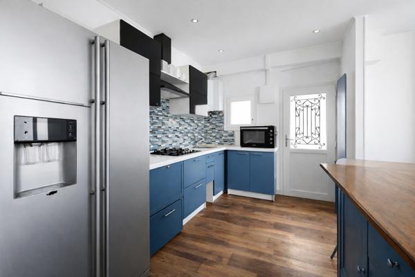 Appartement
         4 pièces
        - 60 m² 299 000 € *