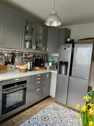 L'adresse idéale pour une vie de famille sereine : espace, terrasse, lumière, parc et commodités à pied