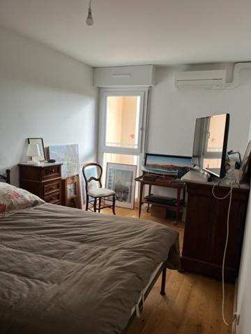 L'adresse idéale pour une vie de famille sereine : espace, terrasse, lumière, parc et commodités à pied