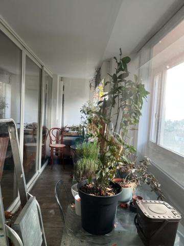 L'adresse idéale pour une vie de famille sereine : espace, terrasse, lumière, parc et commodités à pied