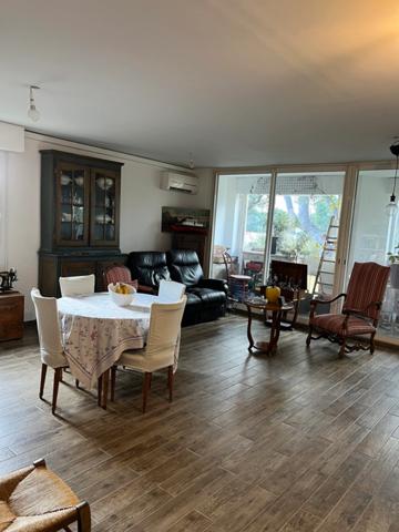 L'adresse idéale pour une vie de famille sereine : espace, terrasse, lumière, parc et commodités à pied