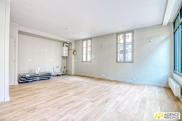 Versailles Notre-Dae Maison 3/4 pièces 87.5 m² au sol avec cour arborée 860 000 € **  - Référence  28437