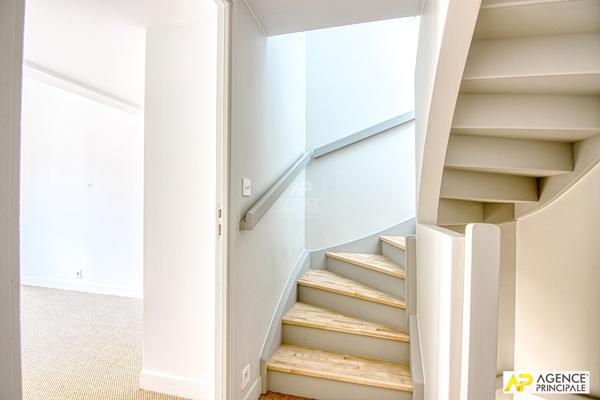 Versailles Notre-Dae Maison 3/4 pièces 87.5 m² au sol avec cour arborée 860 000 € **  - Référence  28437