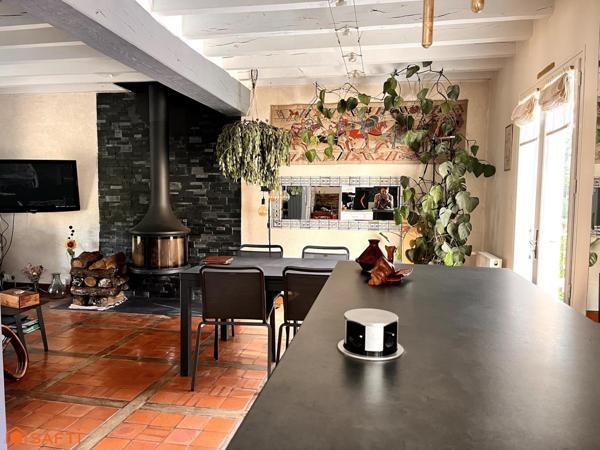 Maison atypique avec piscine au sud d’Orgères