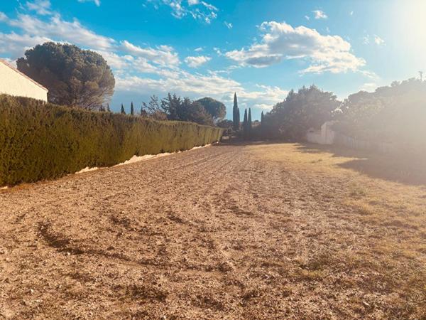 Terrain à vendre LEZIGNAN CORBIERES (11200)  Secteur pinède -1407 m2- 129 000 FAI