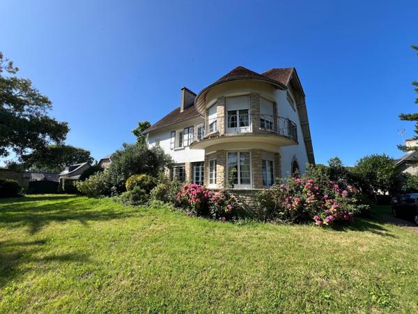 Saint-Laurent-sur-Mer (14710) Maison T12 de 270m2 - Terrain 2870 m2