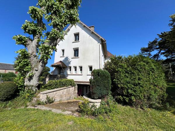 Saint-Laurent-sur-Mer (14710) Maison T12 de 270m2 - Terrain 2870 m2