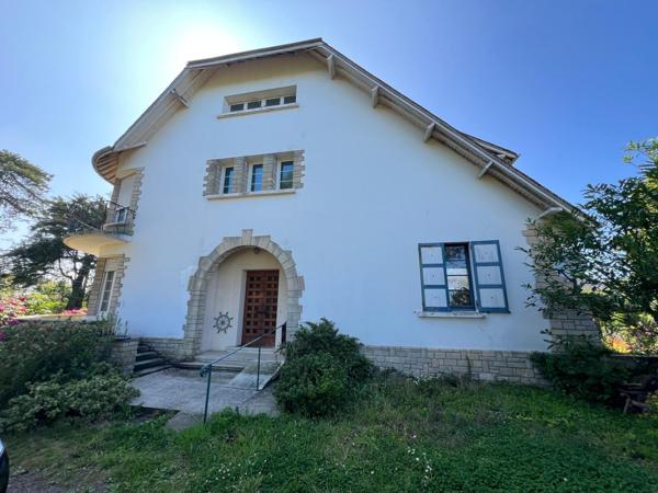 Saint-Laurent-sur-Mer (14710) Maison T12 de 270m2 - Terrain 2870 m2